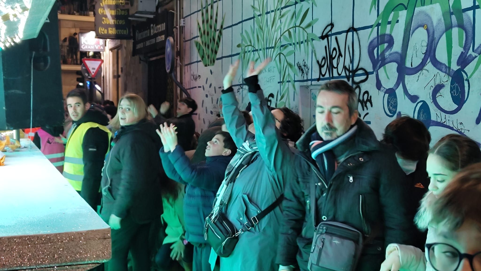Las familias siguen buscando los esperados caramelos