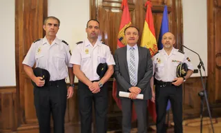 El subdelegado del Gobierno recibe a los funcionarios de la Policía Nacional condecorados con la Medalla al Mérito de Protección Civil