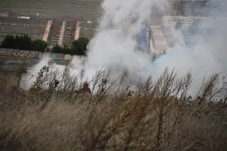 Un incendio en el poblado de Vistahermosa moviliza a los bomberos del Ayuntamiento y de la Diputación