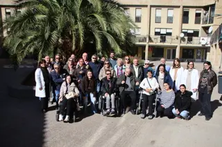 Personas afectadas por ictus en Salamanca junto a sus familiares y trabajadores de la Asociación Salmantina de Daño Cerebral Adquirido | Andrea Mateos
