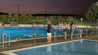 Aldeatejada se prepara para una refrescante noche de verano con un baño nocturno gratuito