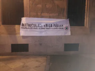 Pancartas del Colectivo Estudiantil Salmantino en colegios concertados