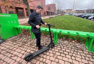 Instalación de aparcamientos, custodia y recarga de patinetes eléctricos en el Campus de Unamuno