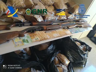 Desarticulado un grupo delictivo internacional dedicado al contrabando de tabaco que contaba con dos fábricas clandestinas en Sevilla.