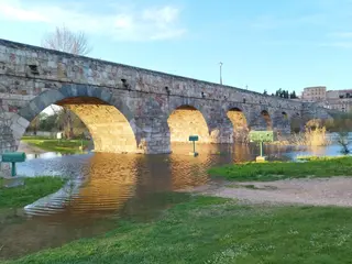 Crecida del caudal del río Tormes a su paso por Salamanca