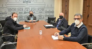 Reunión en el Ayuntamiento para tratar el problema del campo Reina Sofía. Foto: Ayuntamiento de Salamanca