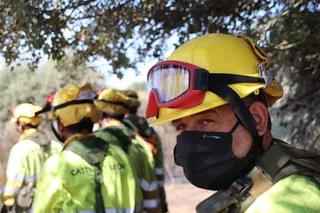 Labores de perimetraje y remate en el incendio de San Felices de los Gallegos