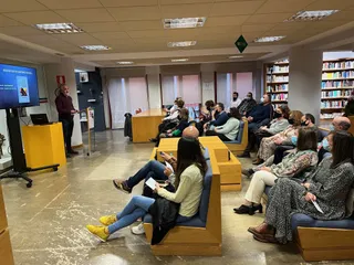 Decenas de personas han acudido a la inauguración del espacio de «Los fundamentales»
