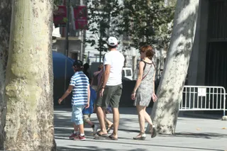 Familia numerosa, paseando, paseo, matrimonio, niños, verano