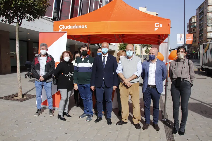 Francisco Igea y Luis Fuentes, atienden a los medios de comunicación en la carpa de Ciudadanos