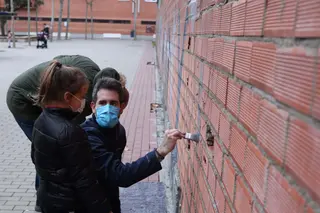 Mural colaborativo entre la asociación Salud Mental Salamanca y la Asociación de Vecinos del Barrio del Zurguén-Teso.