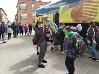 Momento de la llegada del grupo de refugiados ucranianos a Cantalapiedra