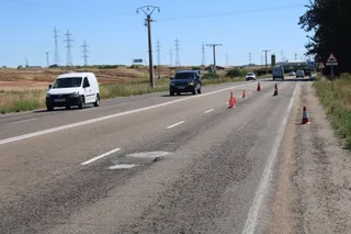 Mal estado de la carretera del Helmantico, la C519 paralela al prado Panaderos