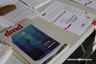 Mesa infomrativa de la asociación Derecho a Morir Dignamente (8)