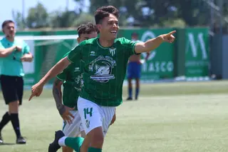 El Guijuelo se acerca a la Segunda RFEF con su victoria ante el Tamaraceite