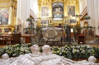 Apertura de la basílica de la Anunciación para venerar el cuerpo de Santa Teresa en Alba de Tormes. Fotos Juanes (11)
