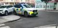 Coche Policía Local mal aparcado.