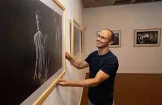 El fotógrafo, José Vicente en la inauguración de la exposición