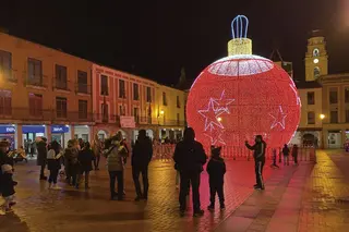 El Ayuntamiento de Peñaranda ha encendido el primer día de diciembre la iluminación navideña