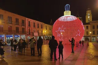 El Ayuntamiento de Peñaranda ha encendido el primer día de diciembre la iluminación navideña