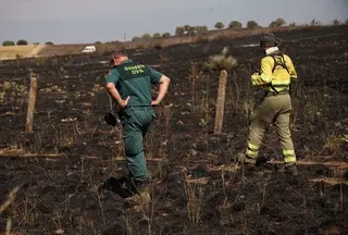 Así ha sido la actución de los Servicios de Extinción para sofocar el incendio en Castillejo de Martín Viejo | Vicente | ICAL