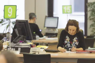 Archivo - Trabajadores en una oficina - EUROPA PRESS - Archivo