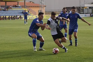 Álvaro Gómez, en el amistoso ante el Badajoz | FOTO JUANES