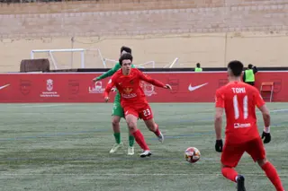 Quijano, ante el Atlético Astorga | FOTO ANDREA MATEOS
