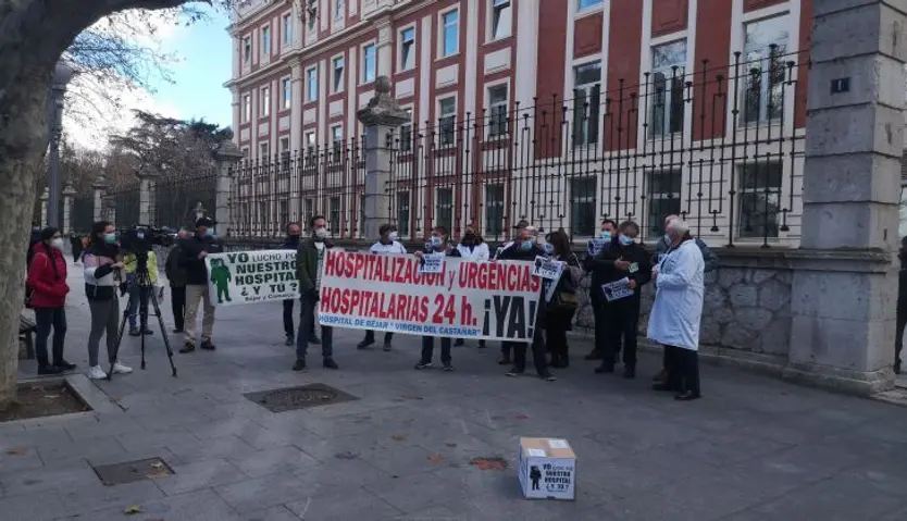 concentración en Valladolid en defensa del Hospital de BéjarConcentración a las puertas de Hospital de BéjarIMG 20201215 130308