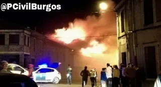 Un incendio afecta a varias casas en Quintanar de la Sierra