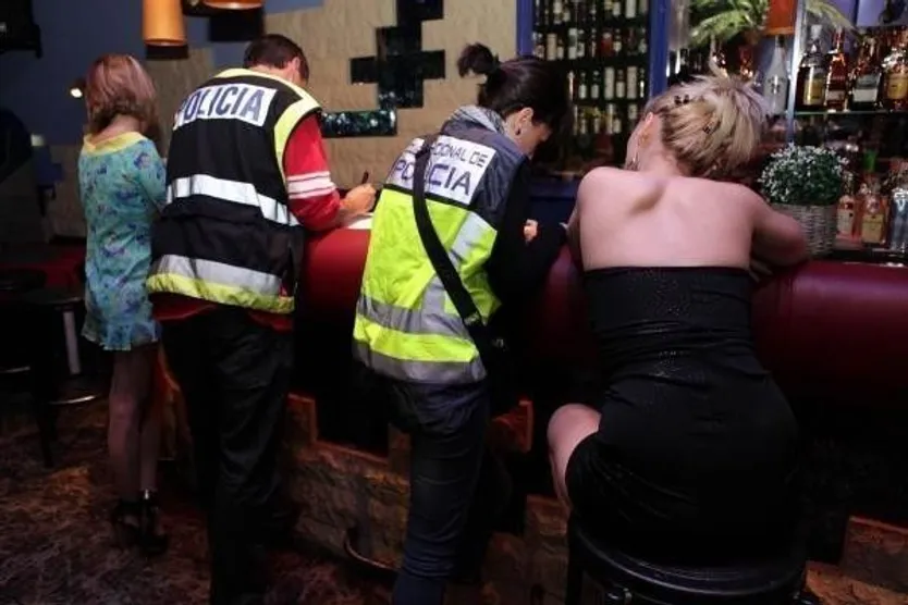 Foto archivo inspección en un burdel que explotaba sexualmente a mujeres