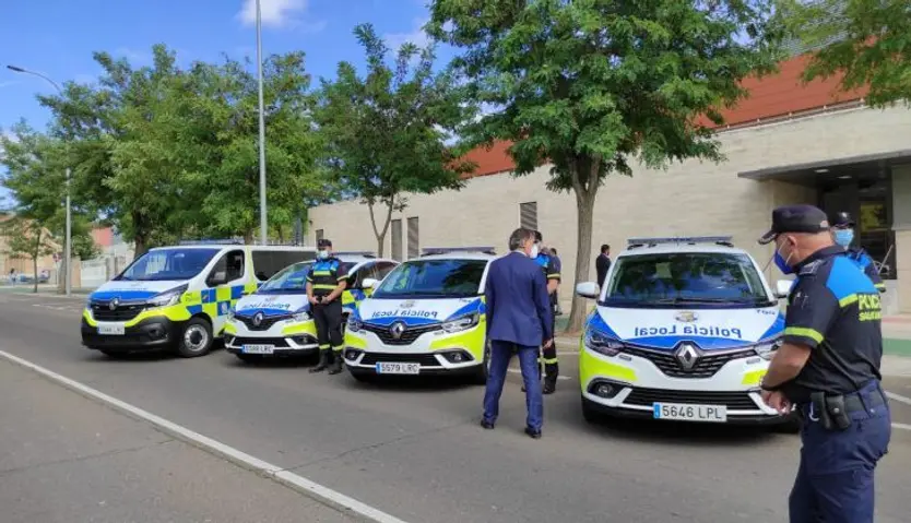 Presentación de los nuevos coches de la Policía Local (16)