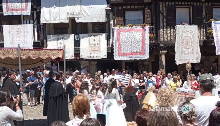 Procesión tradicional del Corpus y ofertorio en La Alberca, domingo, 2 de junio de 2024 (86)