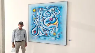 José María Lucas Luis, junto a una de sus obras