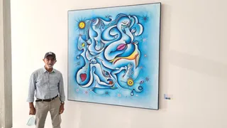 José María Lucas Luis, junto a una de sus obras