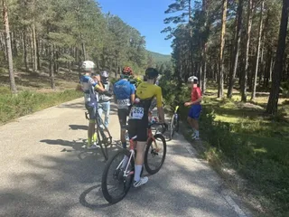 Fallece un ciclista tras una caída masiva en la segunda etapa de la Vuelta Junior a la Ribera el Duero | EP