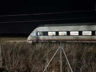 Paralizado en Moriscos el tren Madrid-Salamanca por un incidente en la vía | Belén Hurtado