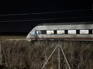 Paralizado en Moriscos el tren Madrid-Salamanca por un incidente en la vía | Belén Hurtado