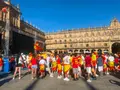 La afición llena de color la Plaza Mayor en la gran final