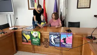 La concejala de Deportes Pilar García y la alcaldesa, Carmen Ávila