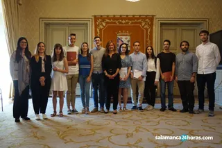 Estudiantes becados (10)