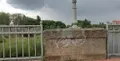 Pintada en el pretil del puente 