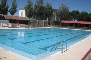 Polémica en Doñinos por la situación de la piscina