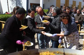 Paella en Villoria. Foto de archivo