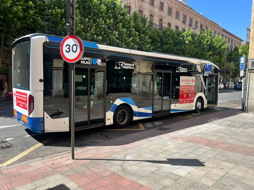 Un autobús atropella a un octogenario en Gran Vía