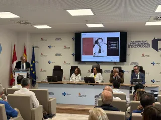 El CAUSA homenajea al profesor y médico Sisinio de Castro del Pozo por el 50º aniversario del Hospital Clínico | Comunicación Hospital de Salamanca