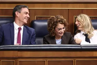 Archivo - (I-D) El presidente del Gobierno, Pedro Sánchez; la vicepresidenta primera y ministra de Hacienda, María Jesús Montero y la vicepresidenta segunda y ministra de Trabajo, Yolanda Díaz, durante una sesión de control al Gobierno, en el Congreso de | - Eduardo Parra - Europa Press - Archivo