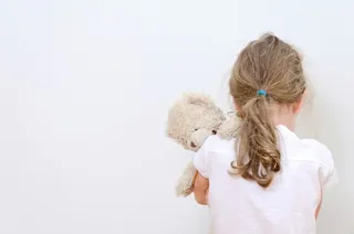El maltrato infantil puede derivar en problemas de salud cuando los niños alcanzan la madurez.