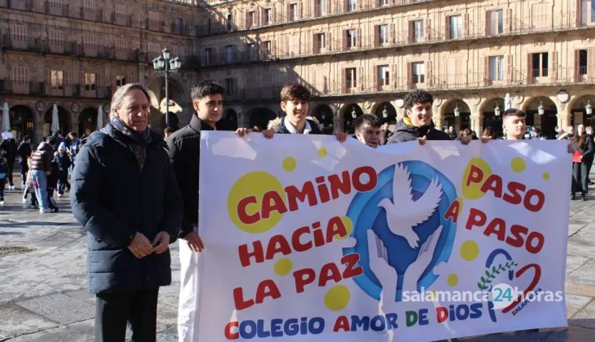 Celebración del Día de la Paz 2025 del Colegio Amor de Dios en la Plaza Mayor