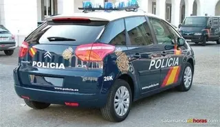 Detenidos dos varones con antecedentes por intentar acceder por un butrón a un garaje
